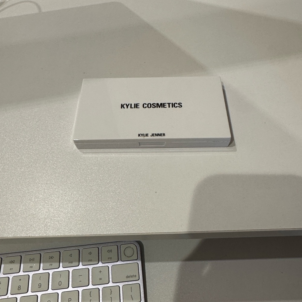 Kylie Cosmetics the Smokey palette eyeshadow